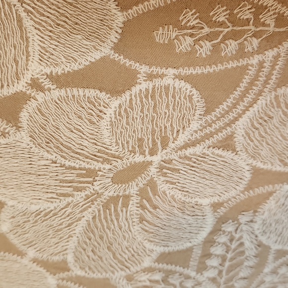 Solitaire Beige Floral Lace Blouse - Picture 4 of 7